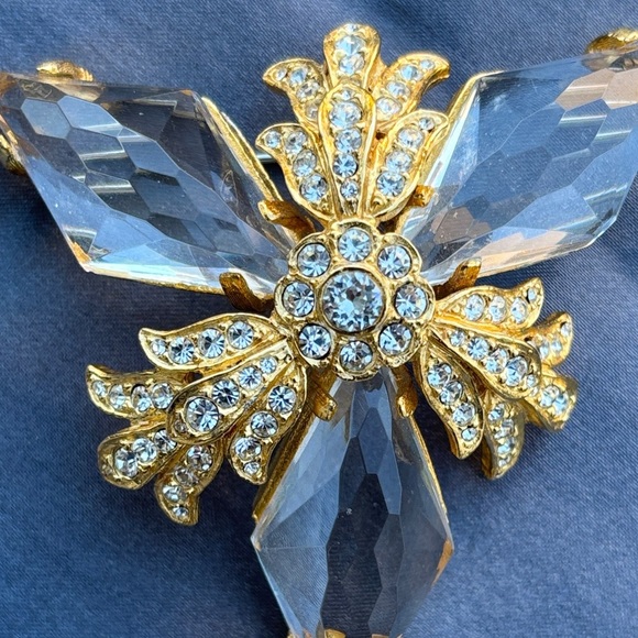 Kenneth Jay Lane 1970's Rare Custom Vintage Gold-tone and Lucite Crystal Brooch - Picture 5 of 5
